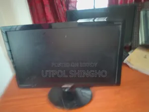 Samsung Model: S19D300NY 19" Monitor with screen marks