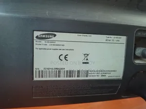 Samsung Model: S19D300NY 19" Monitor with screen marks
