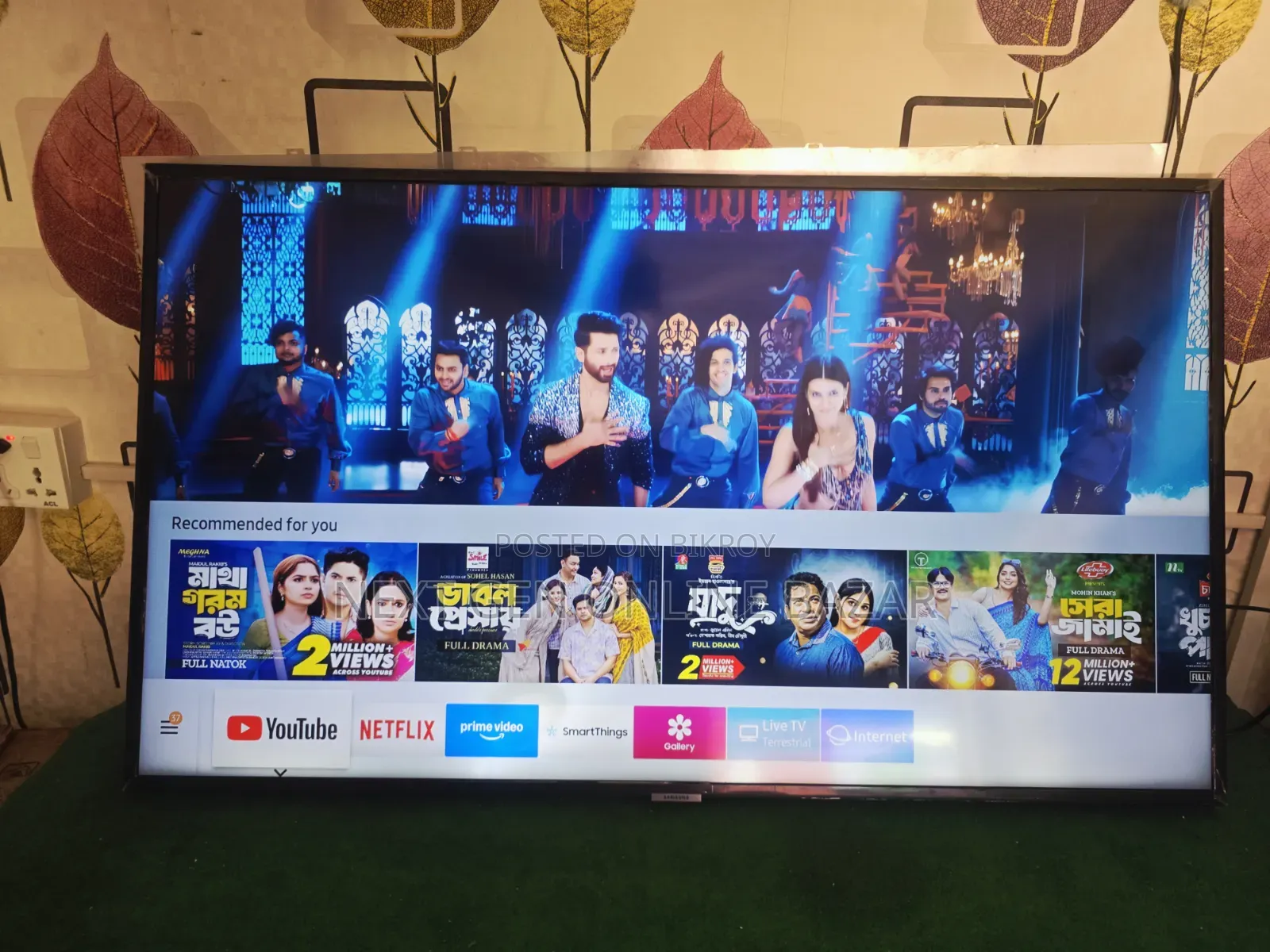 Samsung 43" Voice TV (With Box)