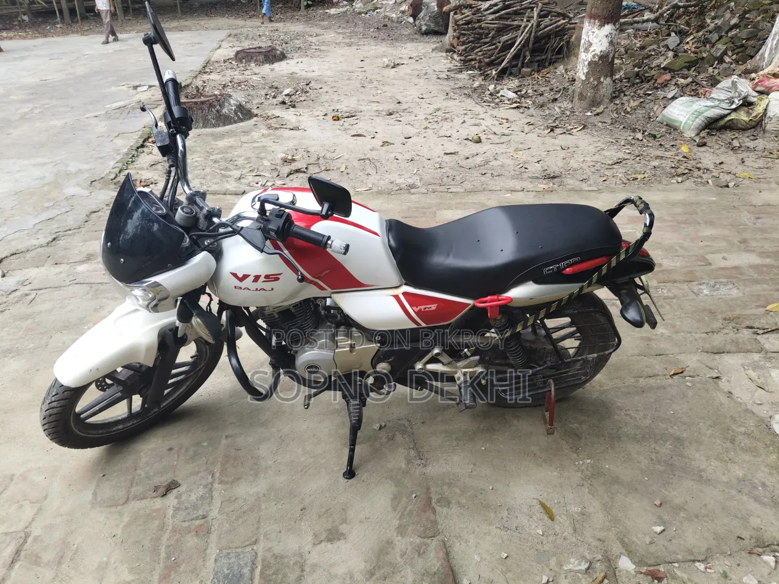 Bajaj V15 2016 White