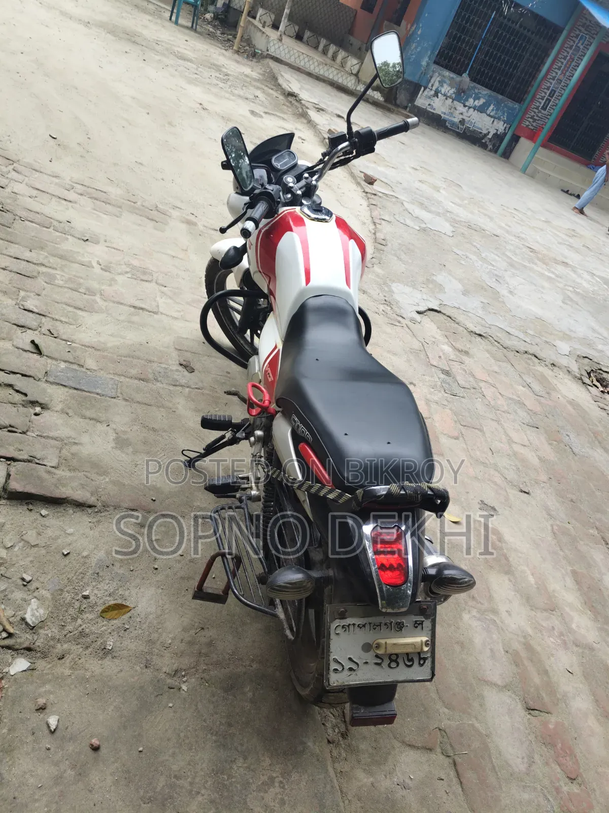 Bajaj V15 2016 White