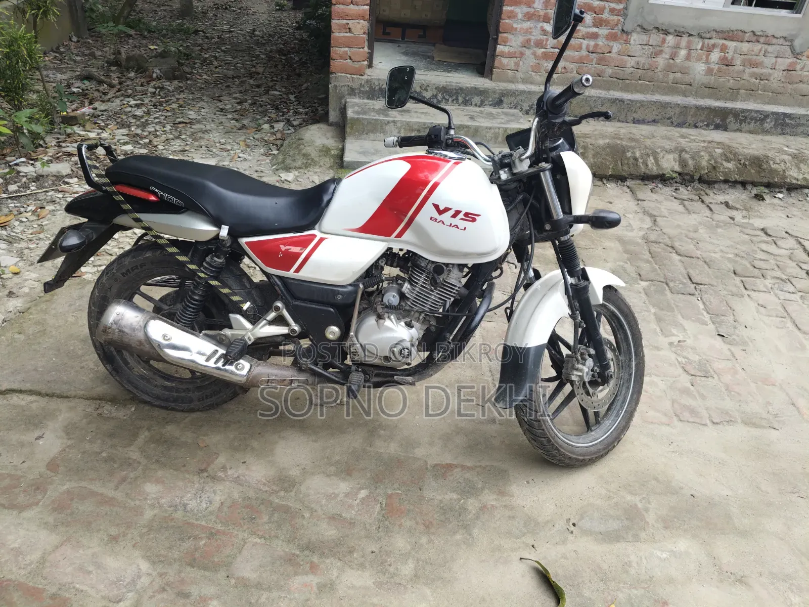 Bajaj V15 2016 White