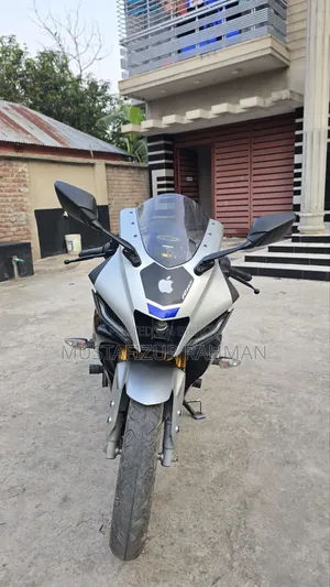 Yamaha R1 2023 Silver