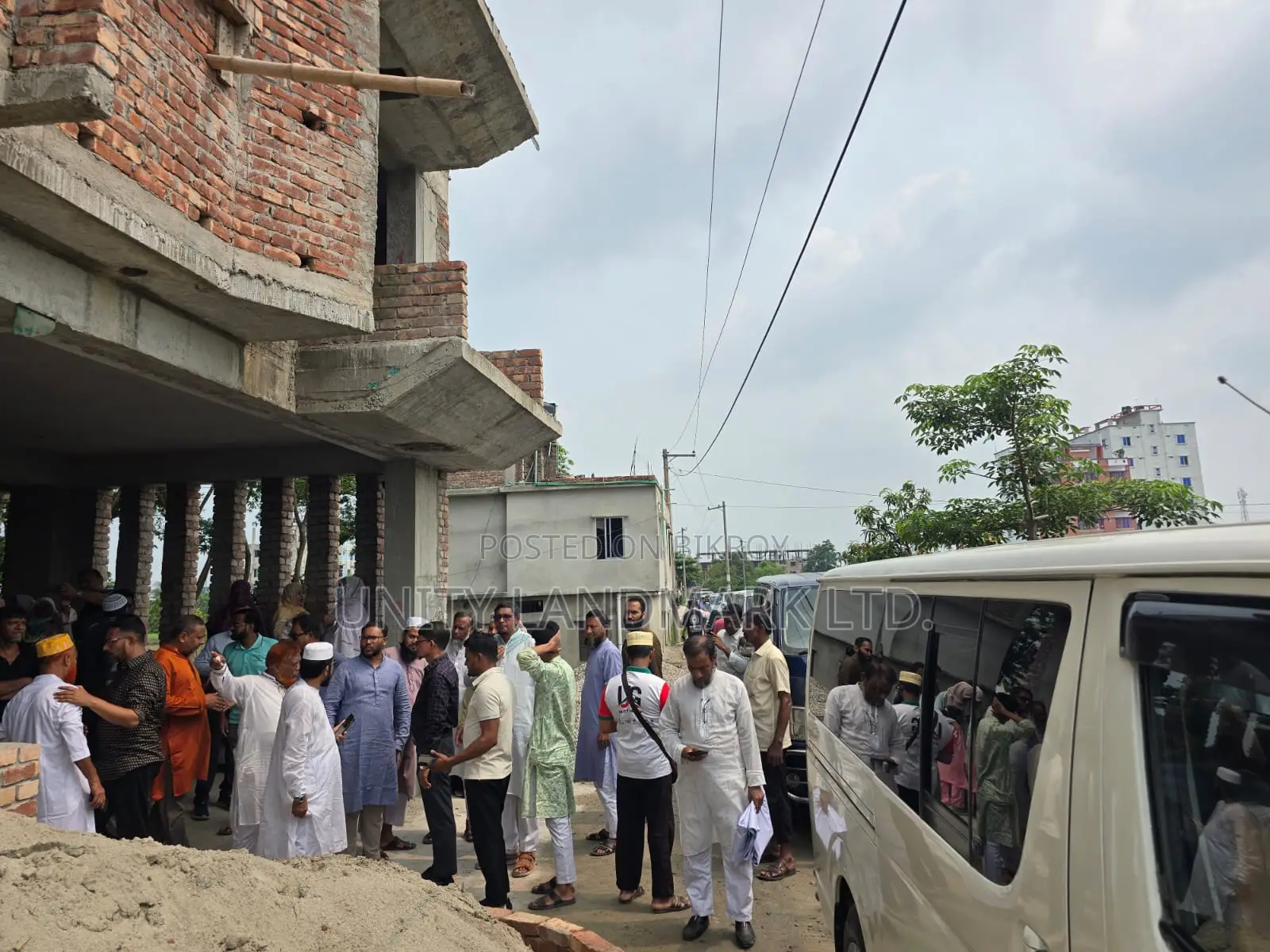 সাভারের ইউনিটি ল্যান্ডমার্কে ৩ বেডরুমের ফার্নিশড অ্যাপার্টমেন্ট বিক্রির জন্য