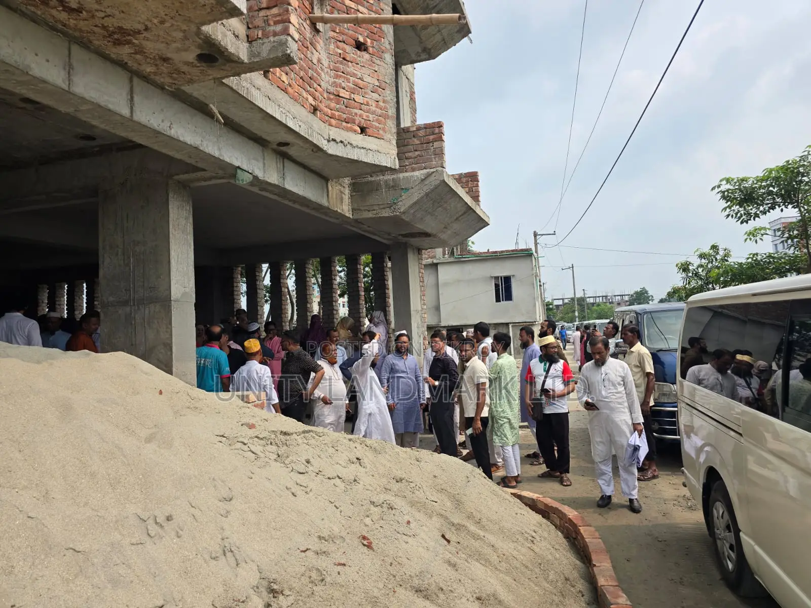 সাভারের ইউনিটি ল্যান্ডমার্কে ৩ বেডরুমের ফার্নিশড অ্যাপার্টমেন্ট বিক্রির জন্য