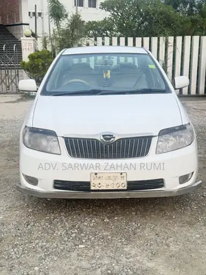 টয়োটা করোলা ২০০৪ সাদা