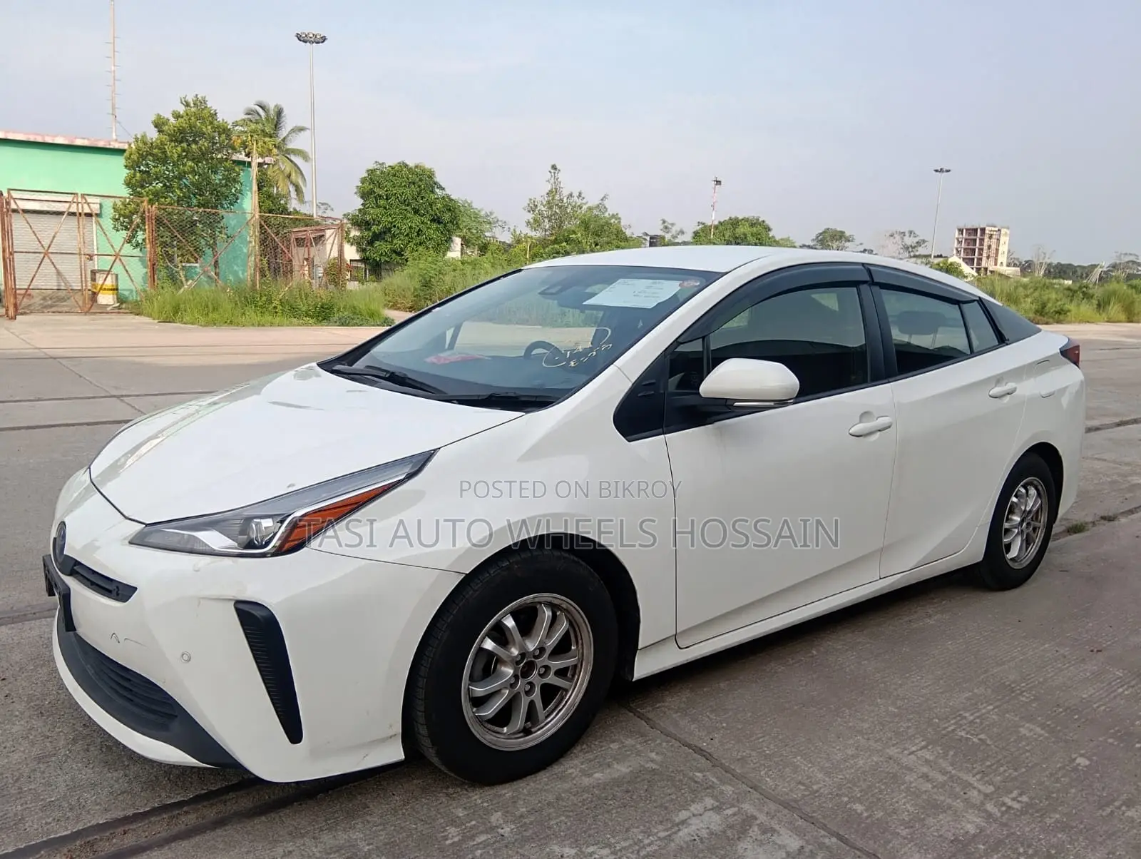 টয়োটা প্রিয়াস লিমিটেড ২০২১ হোয়াইট