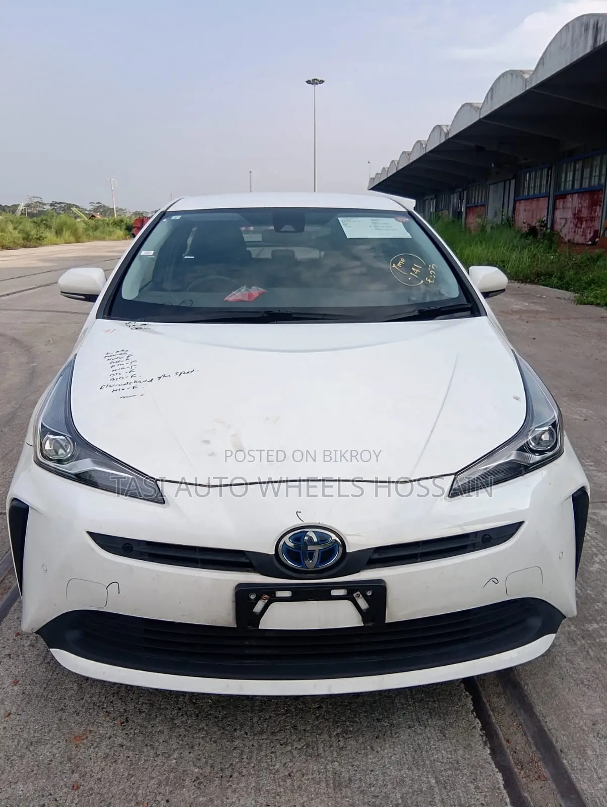 টয়োটা প্রিয়াস লিমিটেড ২০২১ হোয়াইট
