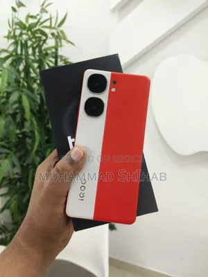আইকিউওও ২৫৬ জিবি লাল