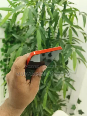 আইকিউওও ২৫৬ জিবি লাল