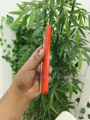 আইকিউওও ২৫৬ জিবি লাল