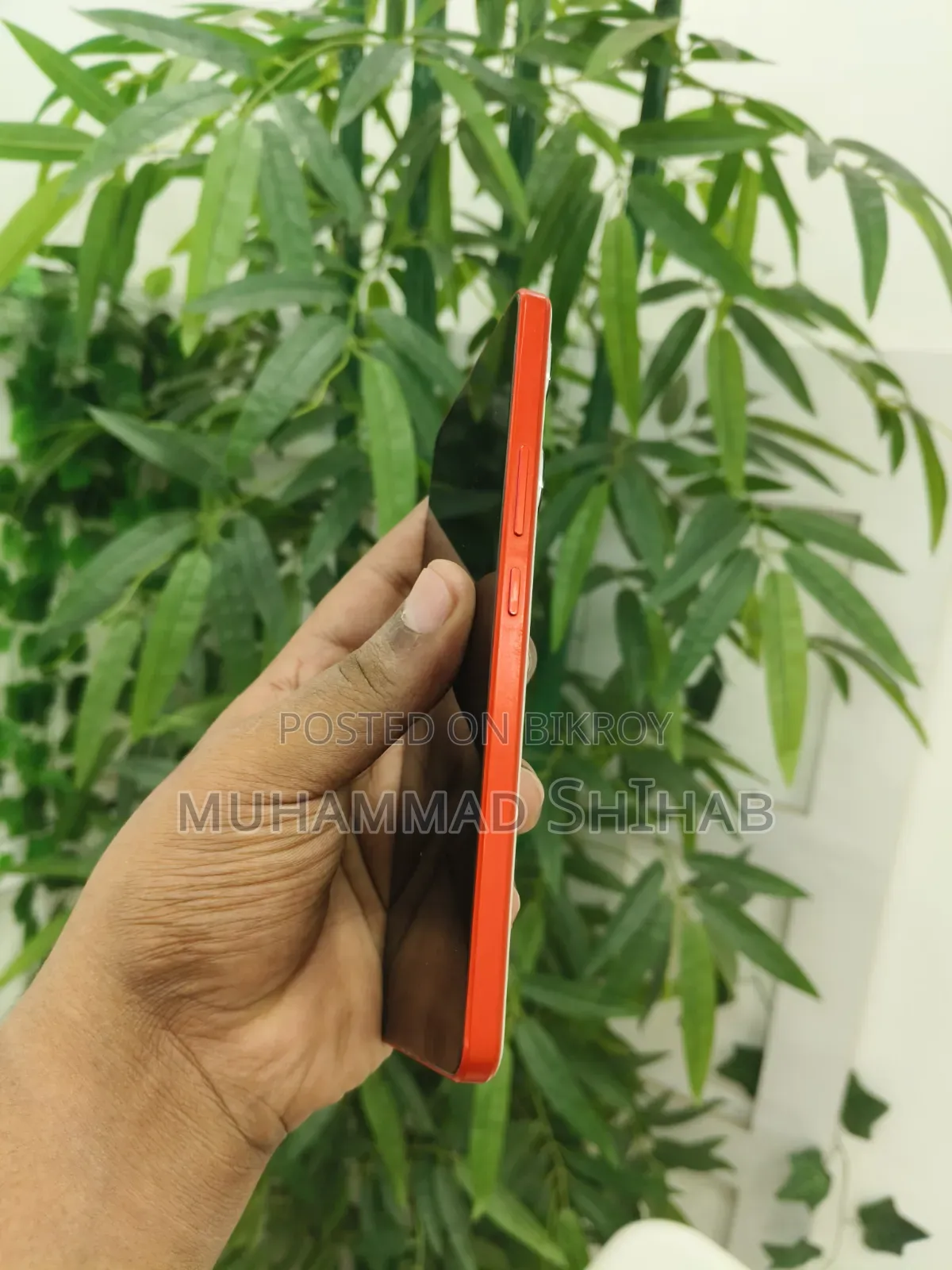 আইকিউওও ২৫৬ জিবি লাল