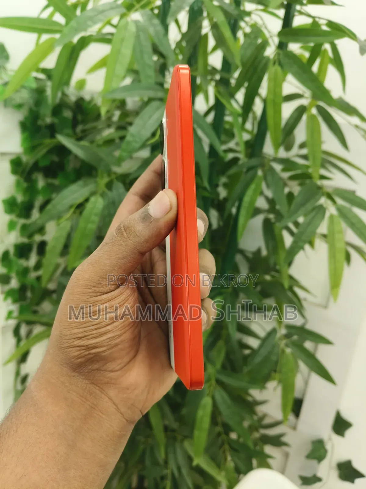 আইকিউওও ২৫৬ জিবি লাল