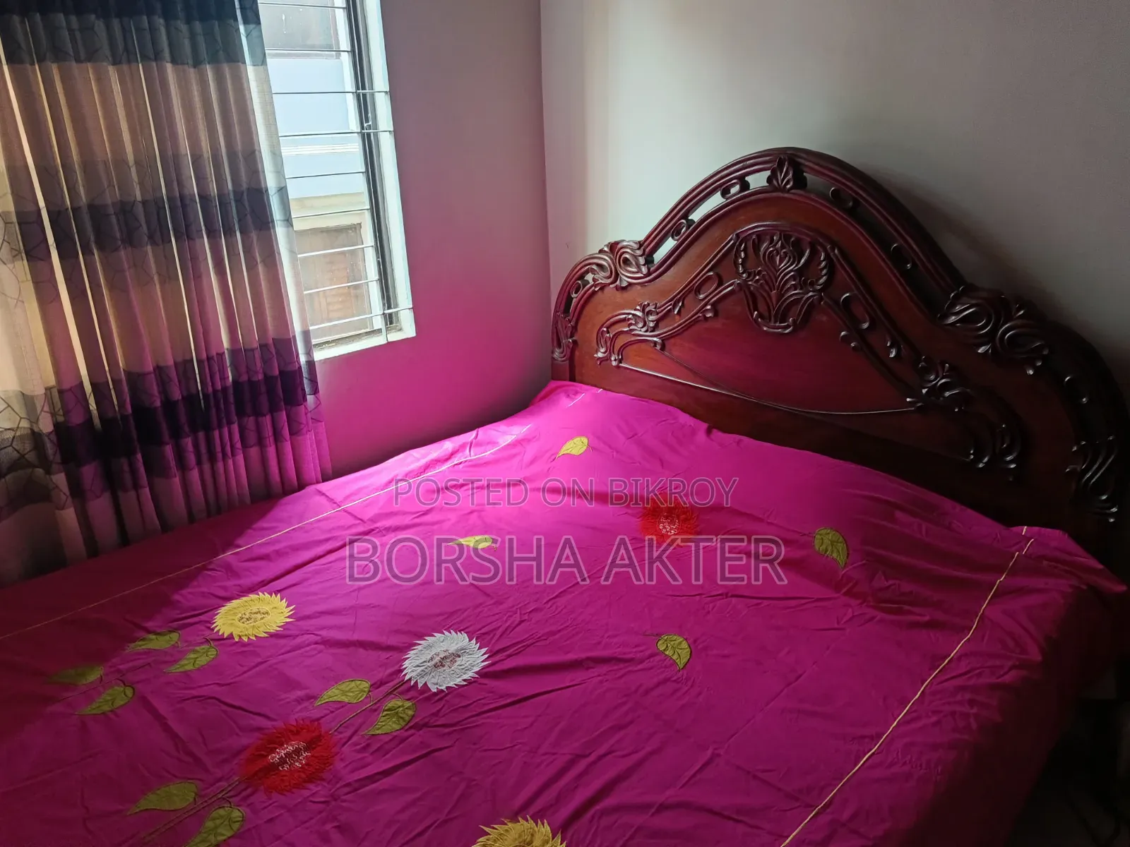 কাঠের বিছানা