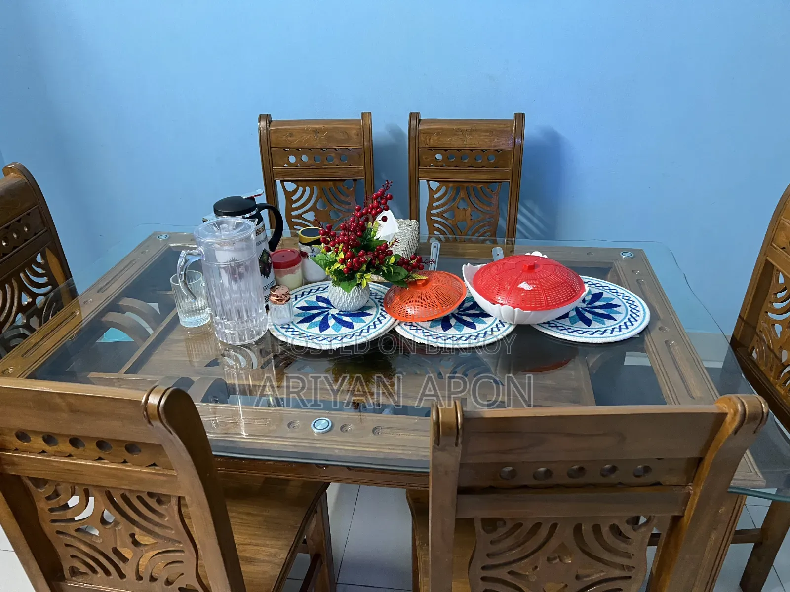 Dining table for sale