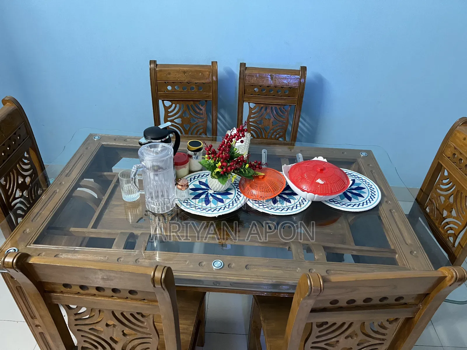 Dining table for sale