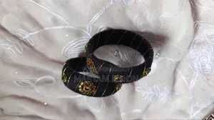 হাতে তৈরি চুড়ি