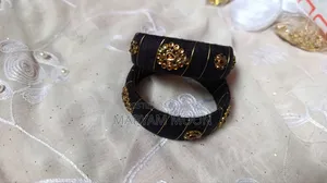 হাতে তৈরি চুড়ি
