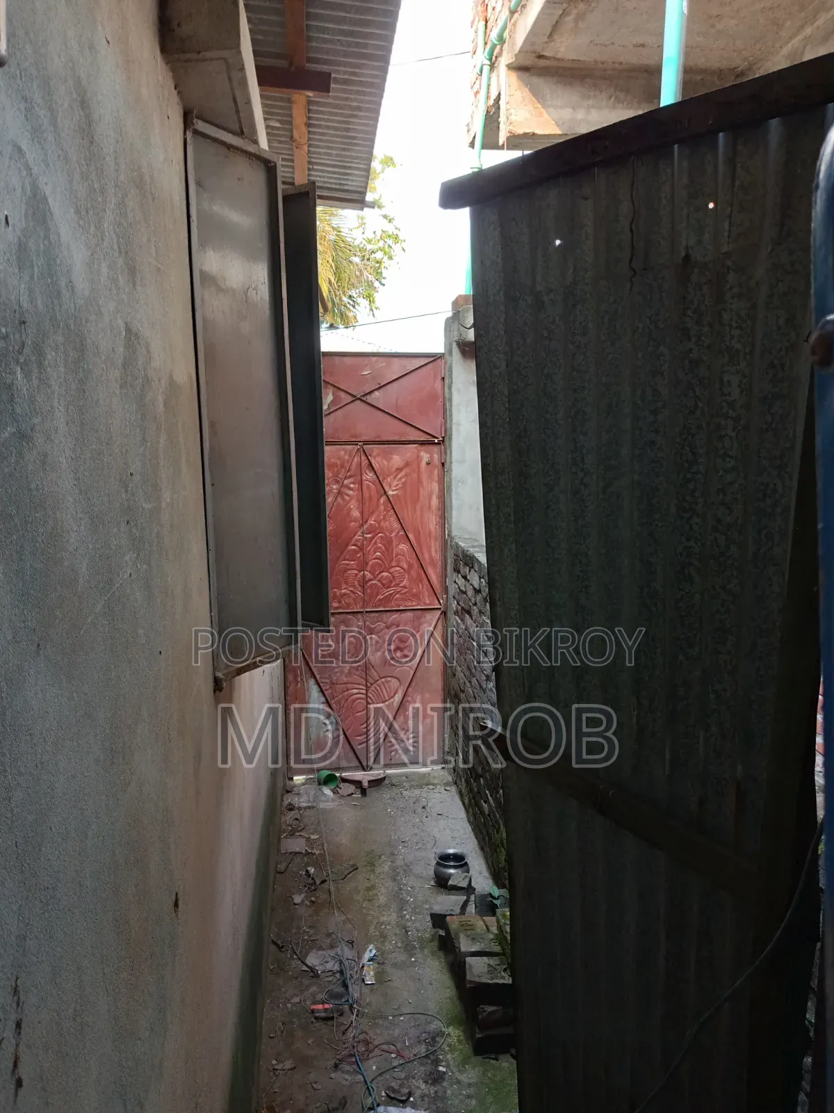 Furnished 2bdrm House in ভাই এটা আমার আধা, Narayanganj Sadar for Sale