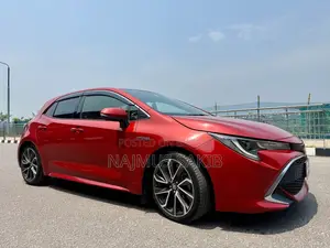 Toyota Corolla XSE (1.8L 4-cylinder 2WD) 2018 Orange