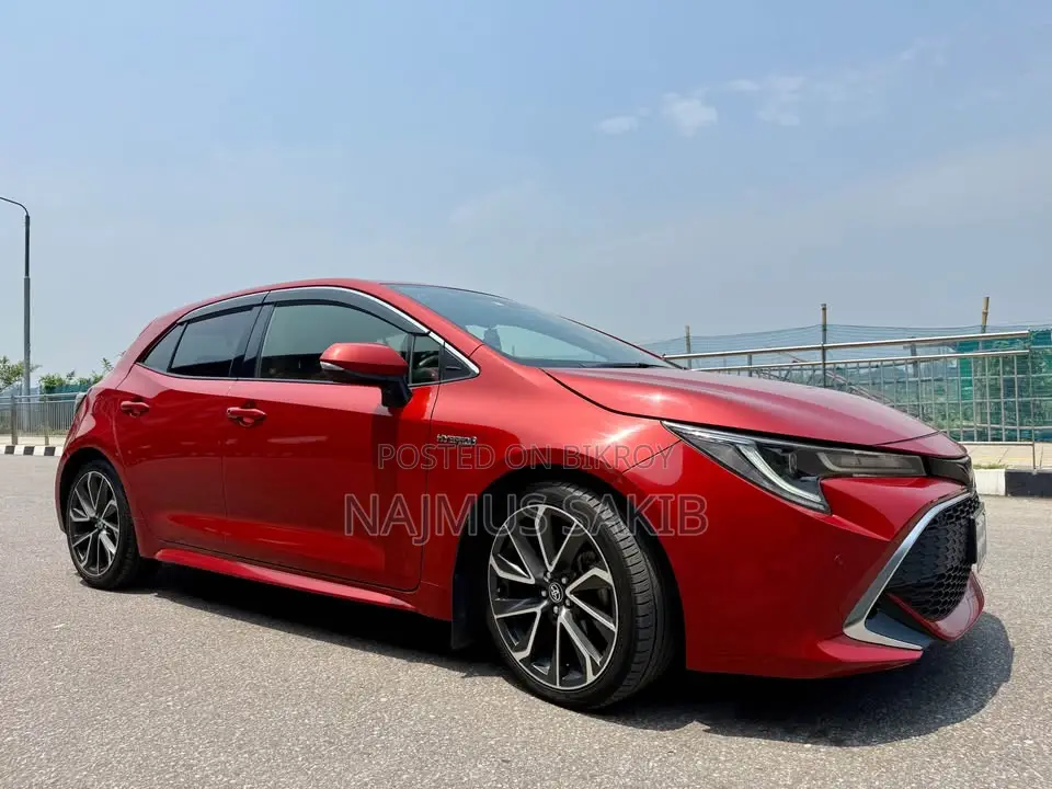 Toyota Corolla XSE (1.8L 4-cylinder 2WD) 2018 Orange