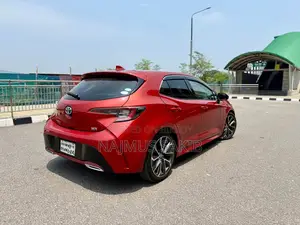 Toyota Corolla XSE (1.8L 4-cylinder 2WD) 2018 Orange