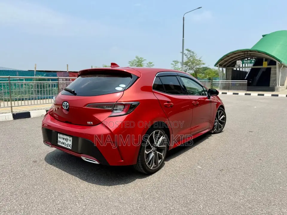 Toyota Corolla XSE (1.8L 4-cylinder 2WD) 2018 Orange
