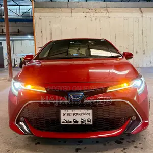 Toyota Corolla XSE (1.8L 4-cylinder 2WD) 2018 Orange