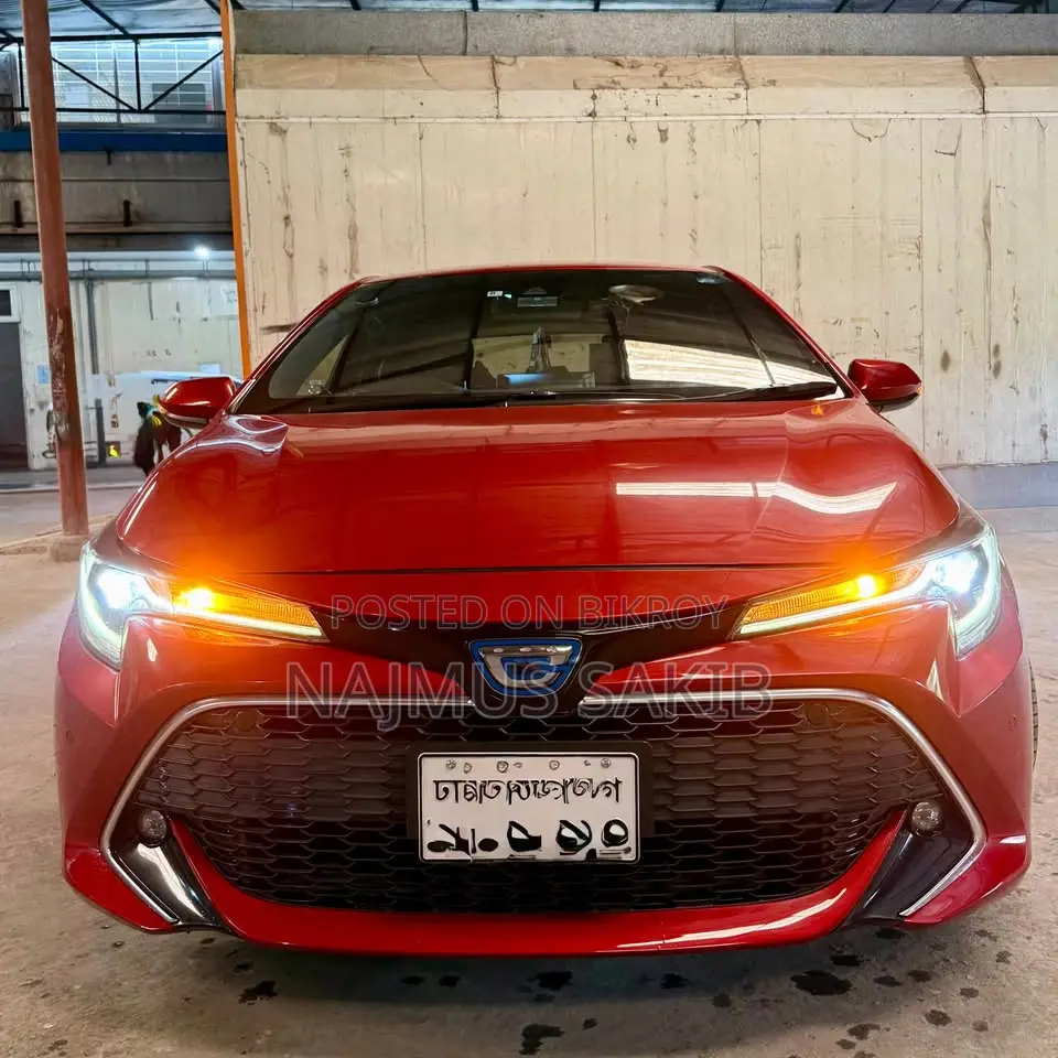 Toyota Corolla XSE (1.8L 4-cylinder 2WD) 2018 Orange
