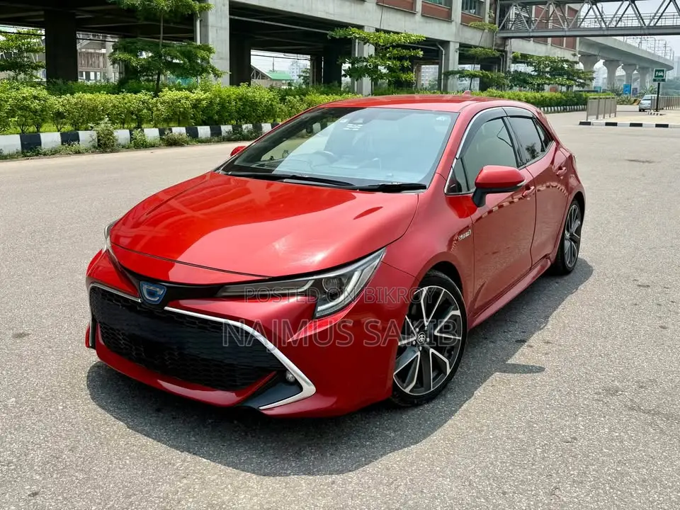 Toyota Corolla XSE (1.8L 4-cylinder 2WD) 2018 Orange