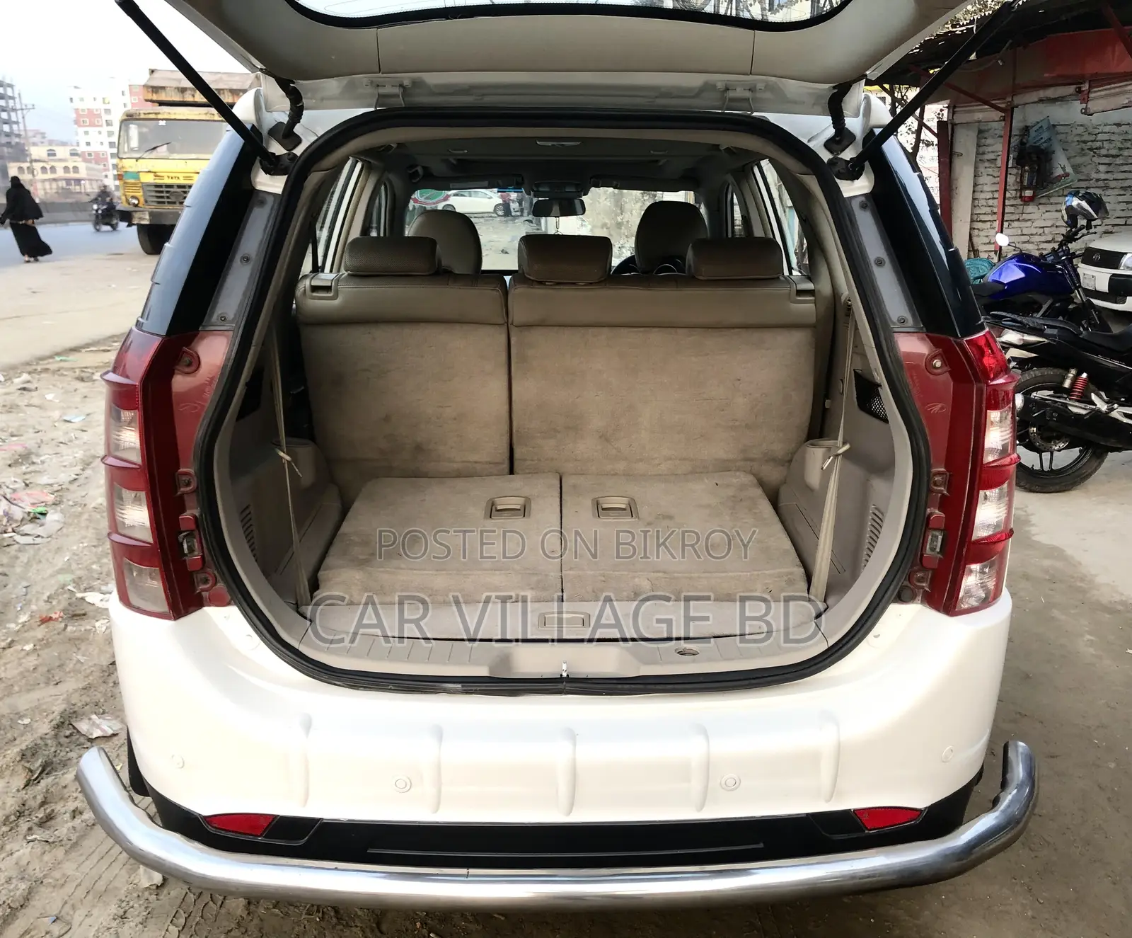 Mahindra XUV500 2016 White