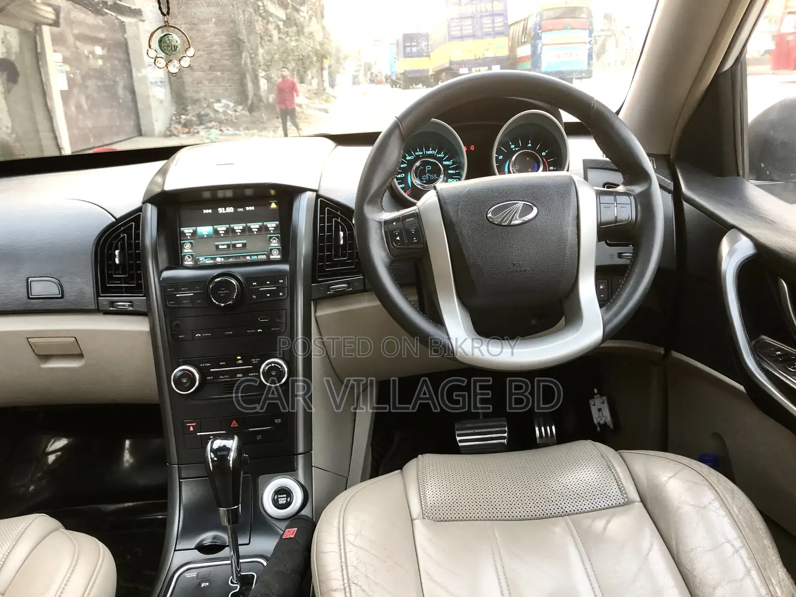 Mahindra XUV500 2016 White
