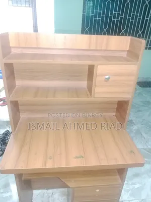 স্টাডি টেবিল
