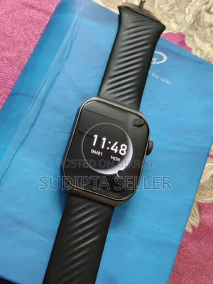 স্মার্ট ওয়াচ কলিং ফিচার & এমোলেড ডিসপ্লে আছে।