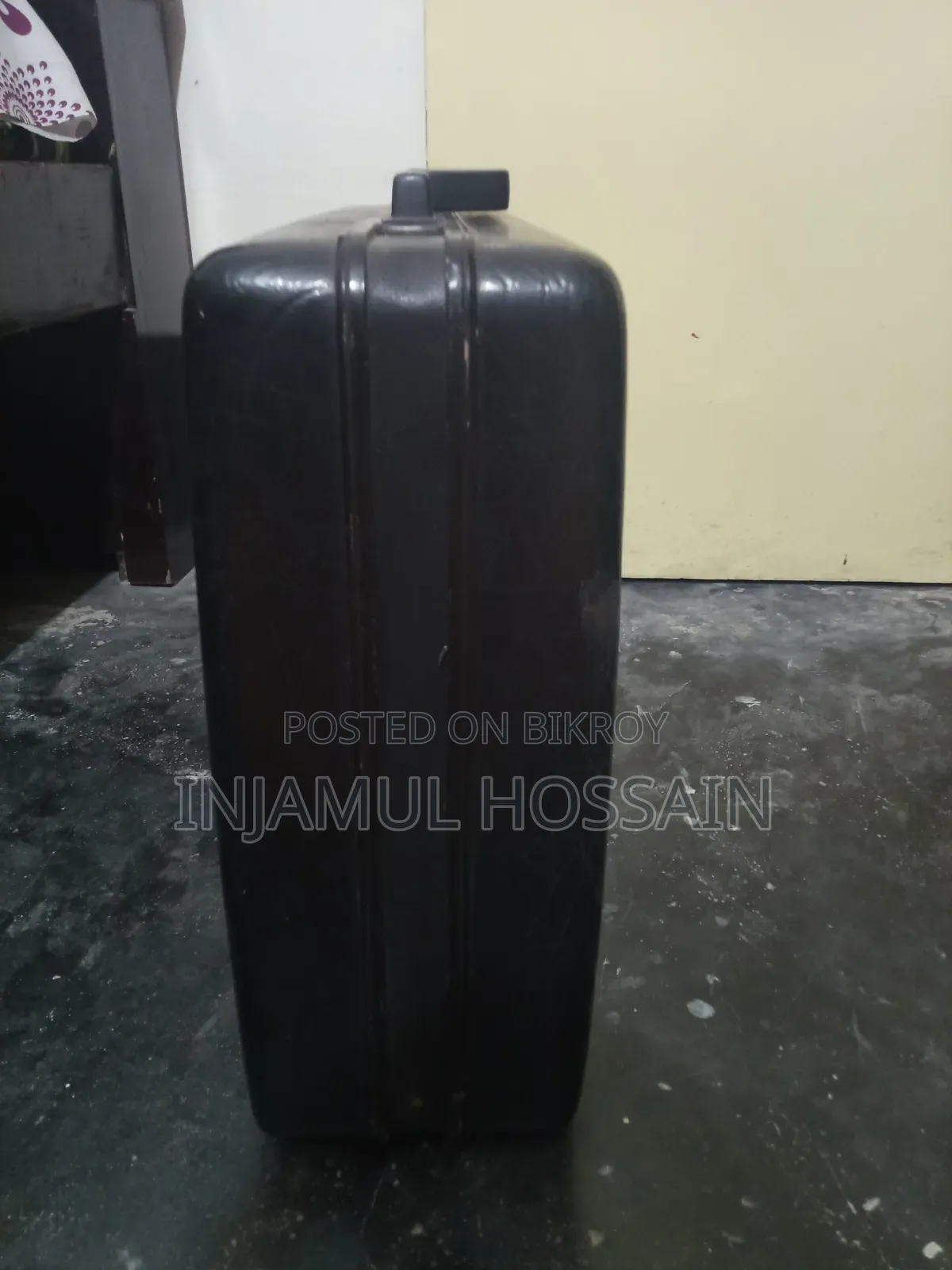 ভালো অবস্থার একটি এক্সিকিউটিভ ব্রিফকেস/অ্যাটাচি কেস বিক্রি হবে