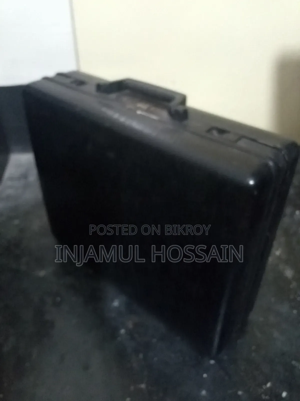 ভালো অবস্থার একটি এক্সিকিউটিভ ব্রিফকেস/অ্যাটাচি কেস বিক্রি হবে