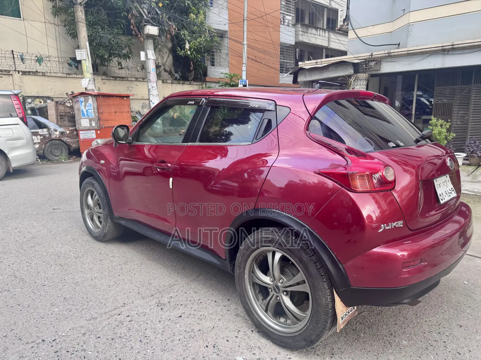 Nissan Juke 2011 Maroon