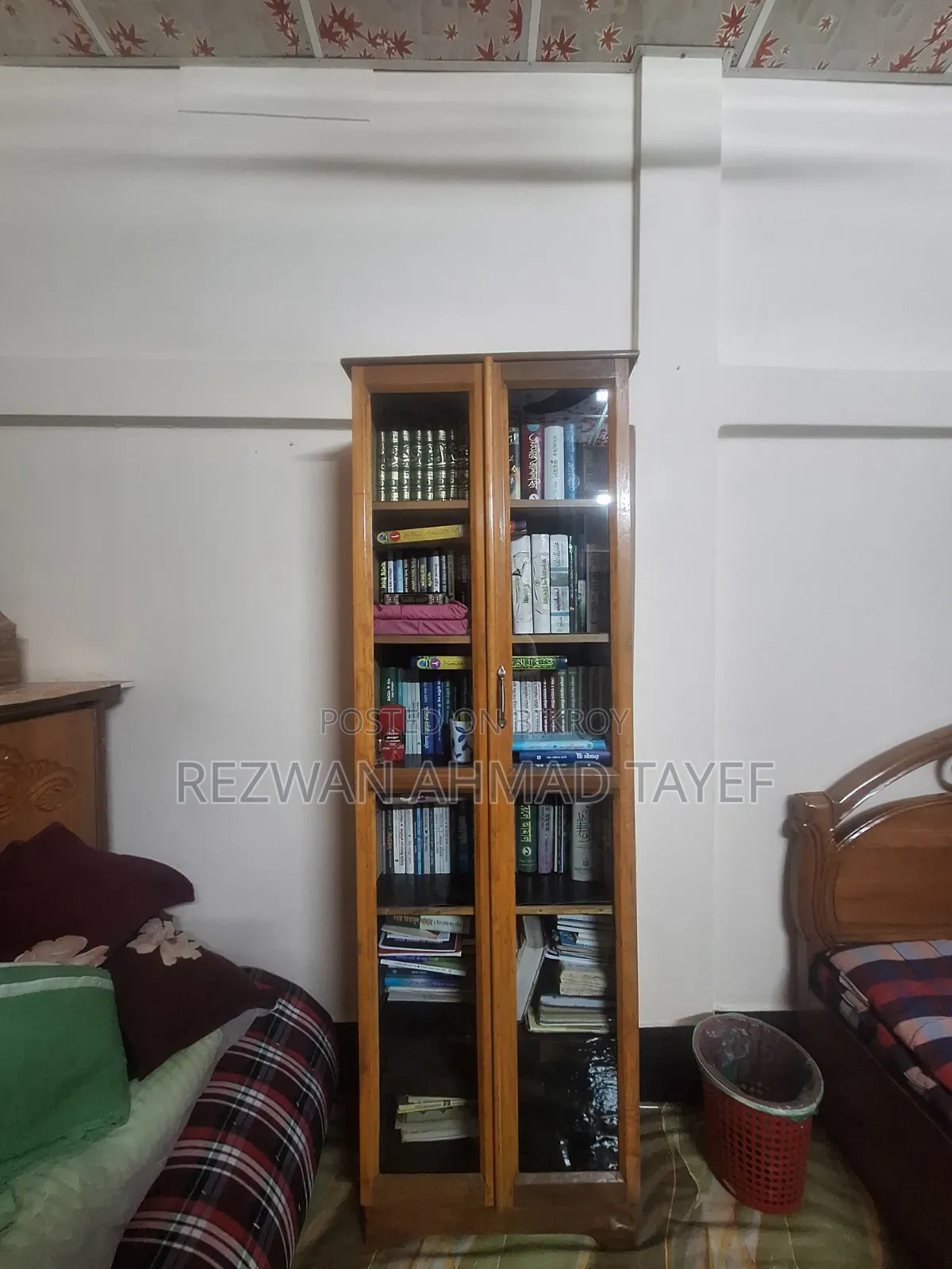 Wooden Bookshelf for Sale (In perfect condition)