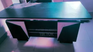 একটি অফিস টেবিল বিক্রিয়