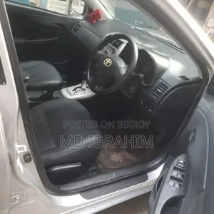 Toyota Corolla Base 4-door Sedan (1.8L 4-cylinder 5-speed Manual) 2010 Silver
