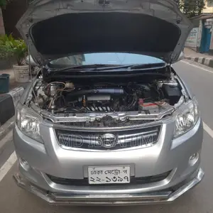 Toyota Corolla Base 4-door Sedan (1.8L 4-cylinder 5-speed Manual) 2010 Silver