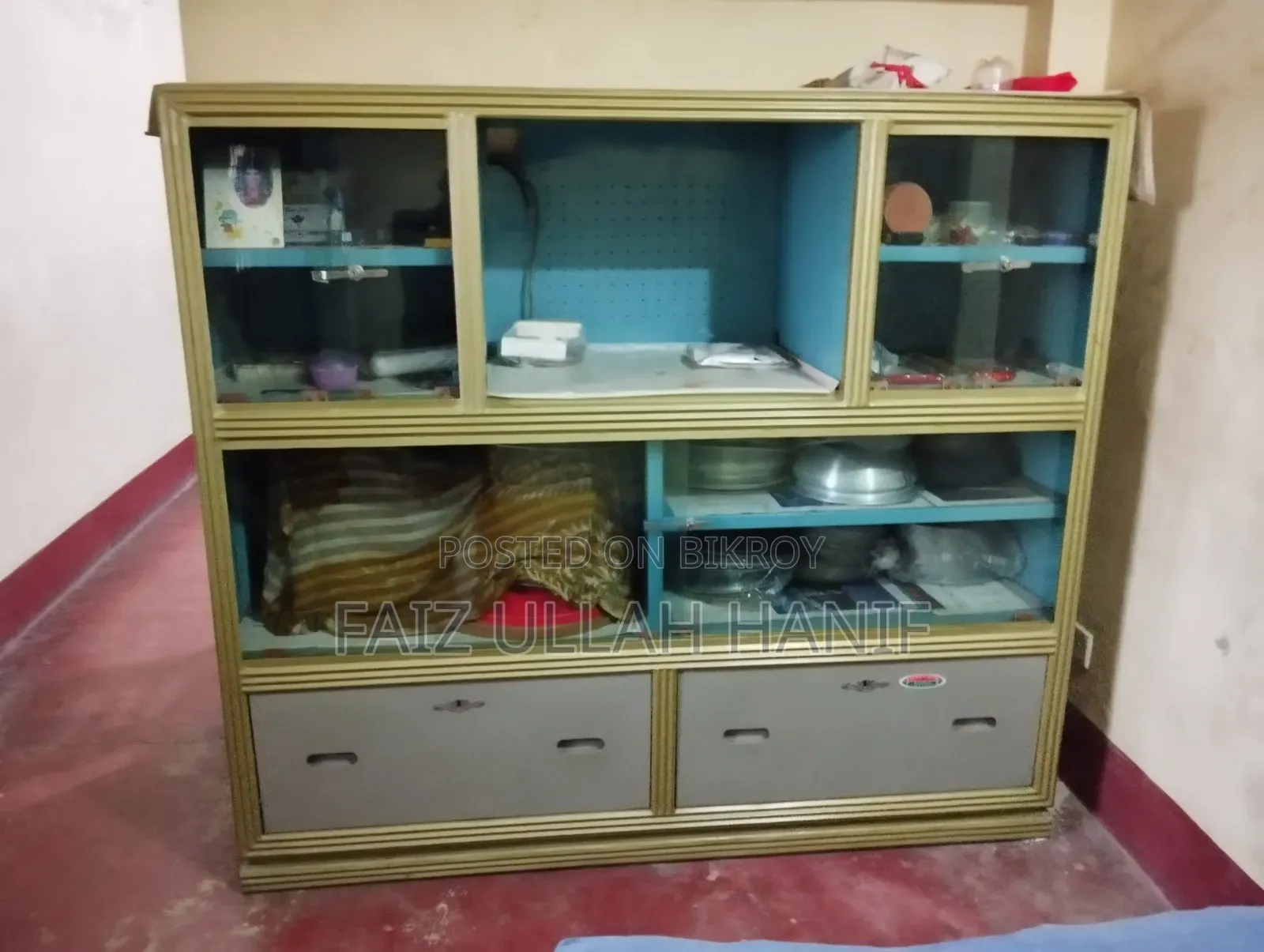শোকেস বিক্রির জন্য