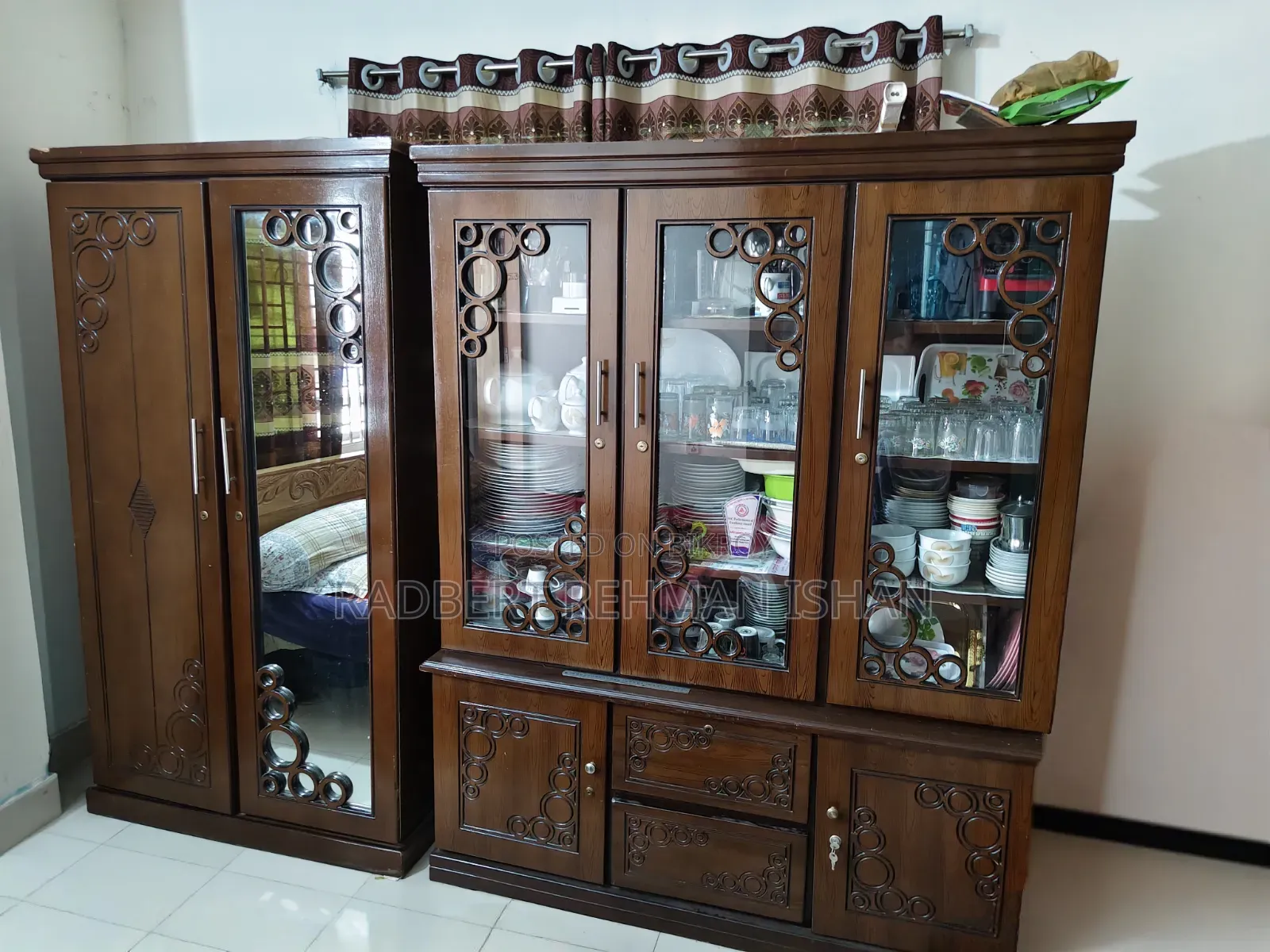 ২ পার্ট আলমিরা, ২ পার্ট শোকেস