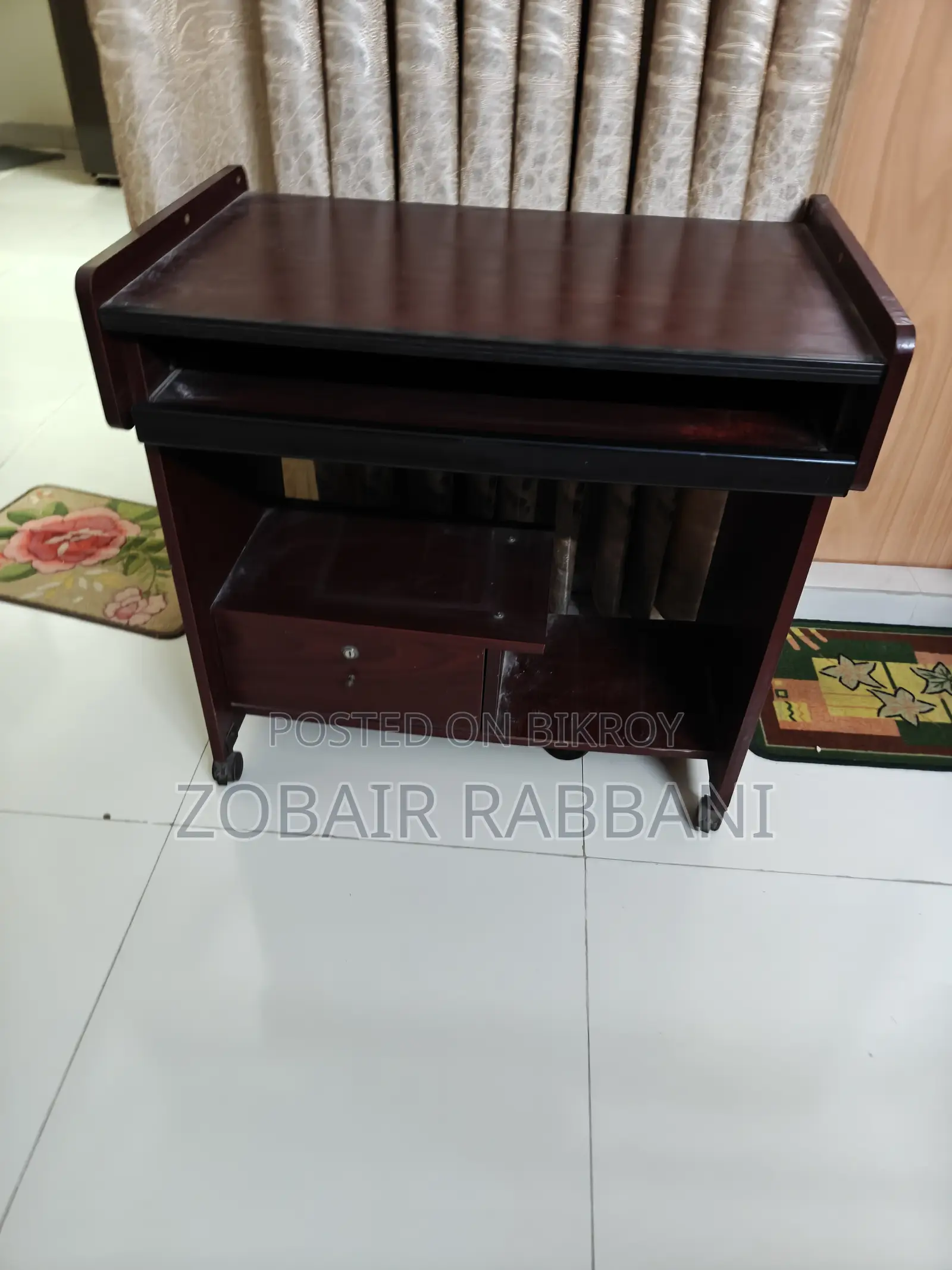 A computer table will be sold