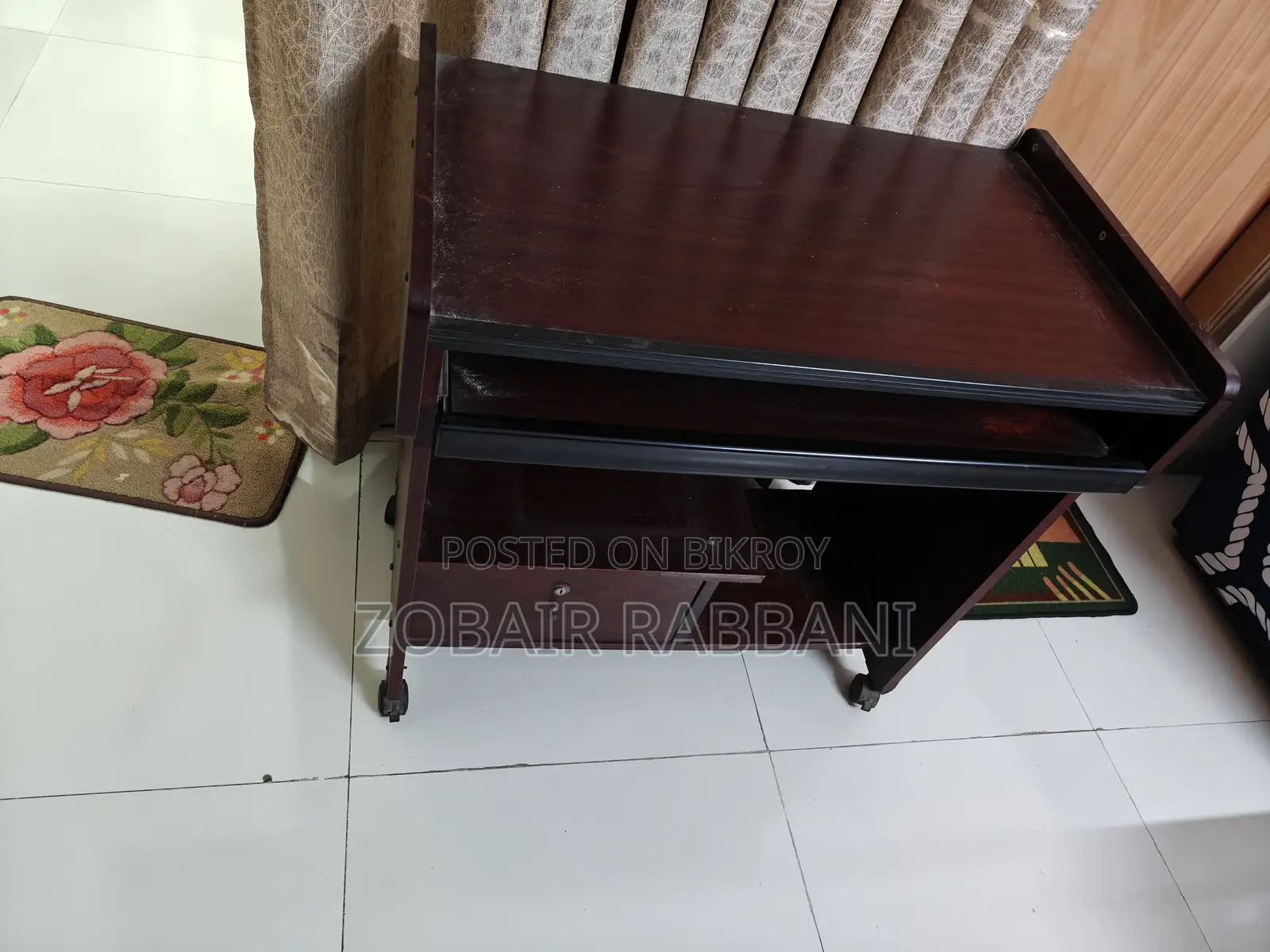 A computer table will be sold