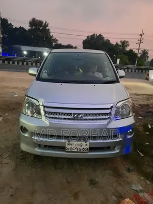 Toyota Noah 2005 White