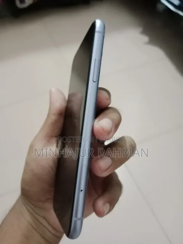 New Apple iPhone 11 128 GB Purple