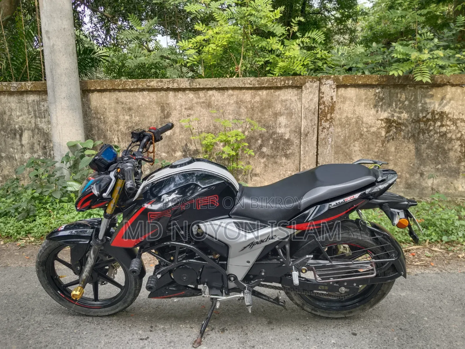 TVS Apache 160 4V 2023 Black
