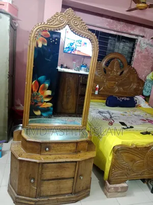 Wooden Dressing Table with Excellent Design for Sale (Urgent)