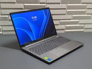 Laptop Lenovo 4GB Intel SSD 512GB